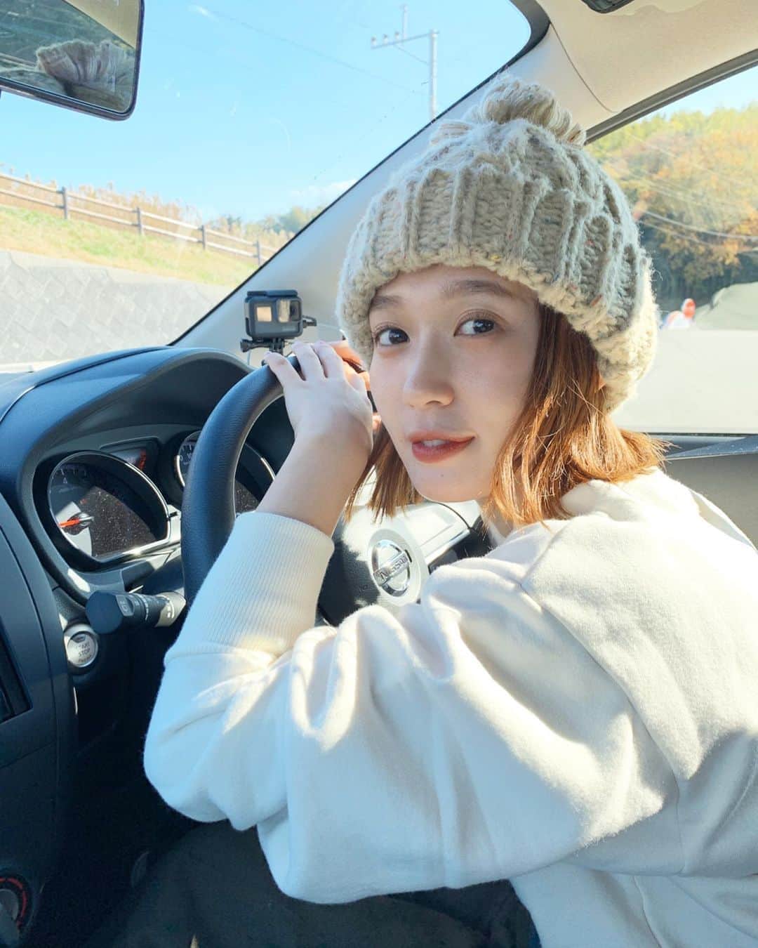 のインスタグラム：「珍しく運転したよ！ @kawaii_japan_da ロケで大分ドライブ〜♡ 東京は運転怖すぎて出来ないけどさ、 ほのぼのした大分の道は心地良かったさ☺️🚗 #大分　#カワイイジャパンダ」