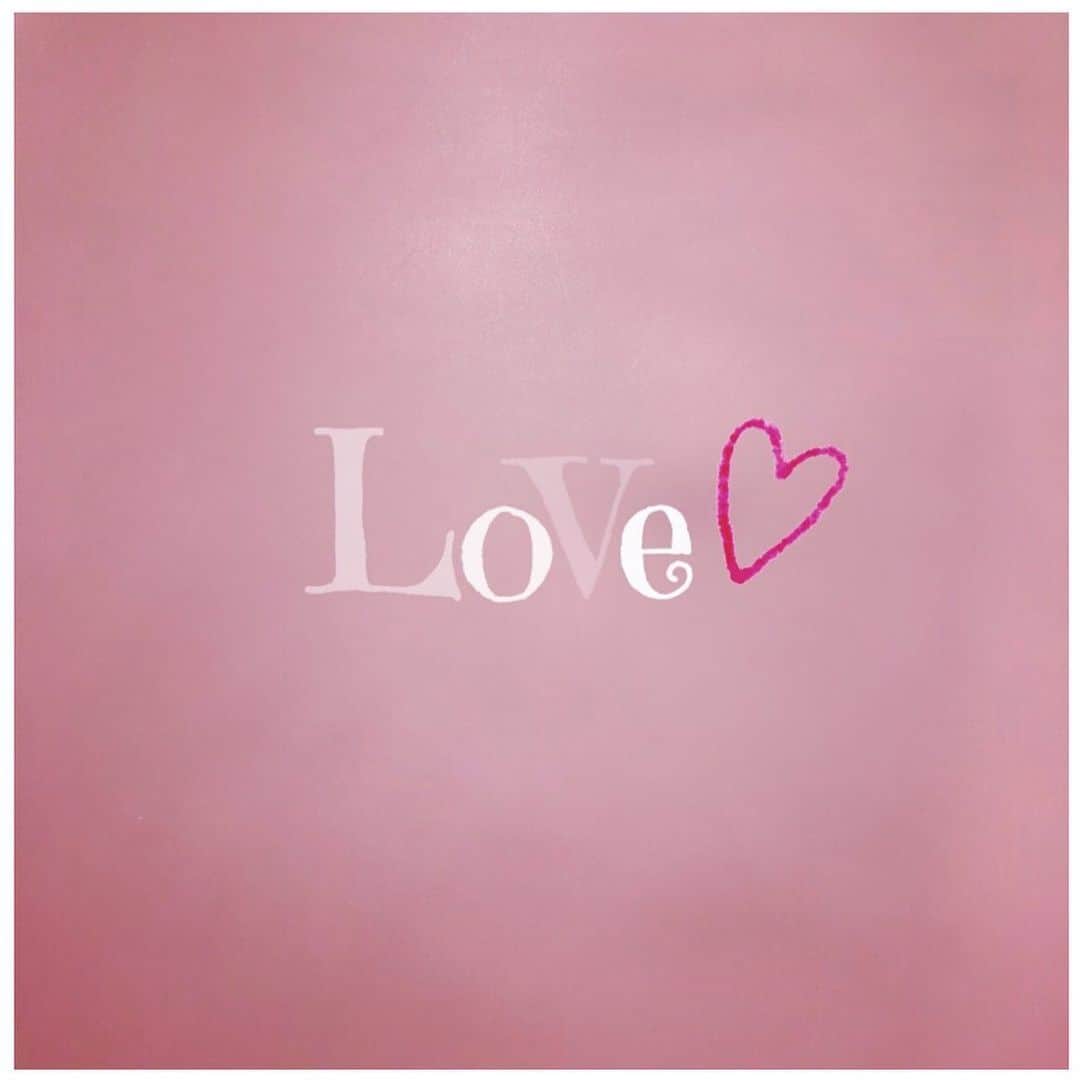 峰さやかさんのインスタグラム写真 - (峰さやかInstagram)「* Love? * * * #pink #ピンク #ハート #heart  #followme #sweet #love  #ピンクとハートが好きなだけ #笑 #愛ってなに？」12月10日 21時30分 - saya_officialxx