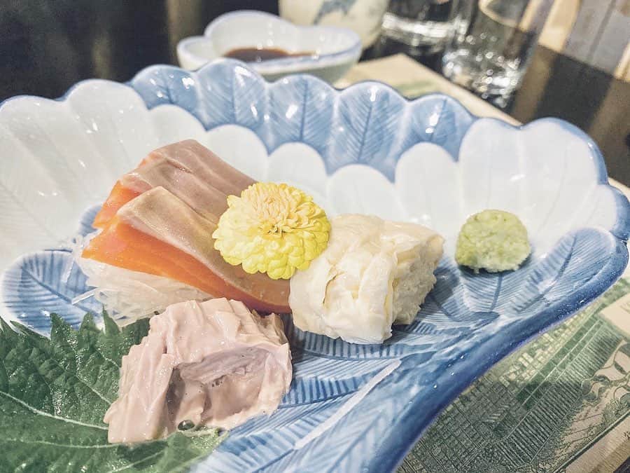 布川桃花さんのインスタグラム写真 - (布川桃花Instagram)「夕食はA5ランク とちぎ和牛のついたコース料理🍽 . 一品一品、全てが美味しすぎて、、❤︎ サシたっぷりのとちぎ和牛は 噛むと甘みのある脂身がじゅわっととろける美味しさ👏🏻 . 湯葉料理も堪能できて大満足❤️ グルテンフリーにも対応していただきました🙏🏻 . 朝食は和食メインのビュッフェ形式。 朝からしっかりと食べる派なので お皿いっぱいに😂 . 種類豊富な料理を一口ずつ食べれる贅沢さ🥺✨ やっぱり和食が好きだなあ❤︎ . 🗣奥日光小西ホテル 栃木県日光市湯本2549-5 . #奥日光小西ホテル #タイムバンク #timebank #PR」12月10日 21時31分 - momoka_fukawa