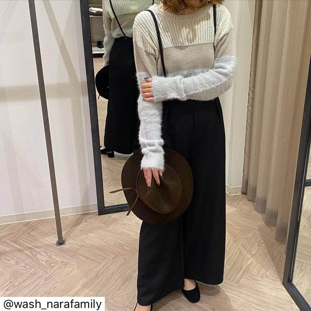 のインスタグラム：「WASH（2F）ならファミリー店 . 萌え袖がかわいいモヘアニットが 入荷しております(๑˃̵ᴗ˂̵) サス付きのワイドパンツに合わせて 大人っぽく着てみました！ . モヘア切り替えニット ピンク、サックス、ネイビー ¥5.900＋tax → ¥4.130＋tax . 明日はぞろめ市です！ 店内セール価格より更に10%オフで かなりお買い得になりますよ⭐︎ . #WASH #ならファミリー #ならふぁグラム #washest #washkyoto #モヘアニット #萌え袖 #ワイドパンツ」