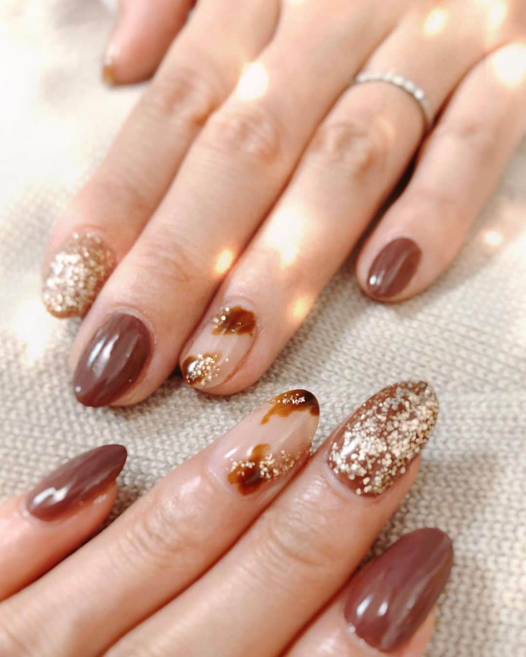 みはとのインスタグラム：「💅💓 ・ ・  #ちょっと前の #ジェルネイル  #秋ネイル #お友達がやってたやつ #可愛いからおんなじにしてって #お願いしたらやってくれた #おそろネイル  #かわいすぎた #セルフなのに #クオリティ高め #爪が可愛いとテンション上がる  #ずっとはできないけど #次はどんなのにしようかな ✨ #nail #nailart」