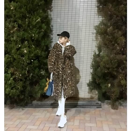 井出レイコさんのインスタグラム写真 - (井出レイコInstagram)「・ ➖➖➖Fashion Snap➖➖➖ 🌲🌲🎄🥀🐆🌕🎄🌲🌲 ・ Whiteに　ひょう柄。🐆🥀🥀🥀 ・ #ide_reiko_fashionholic ・」12月10日 21時56分 - ide_reiko_