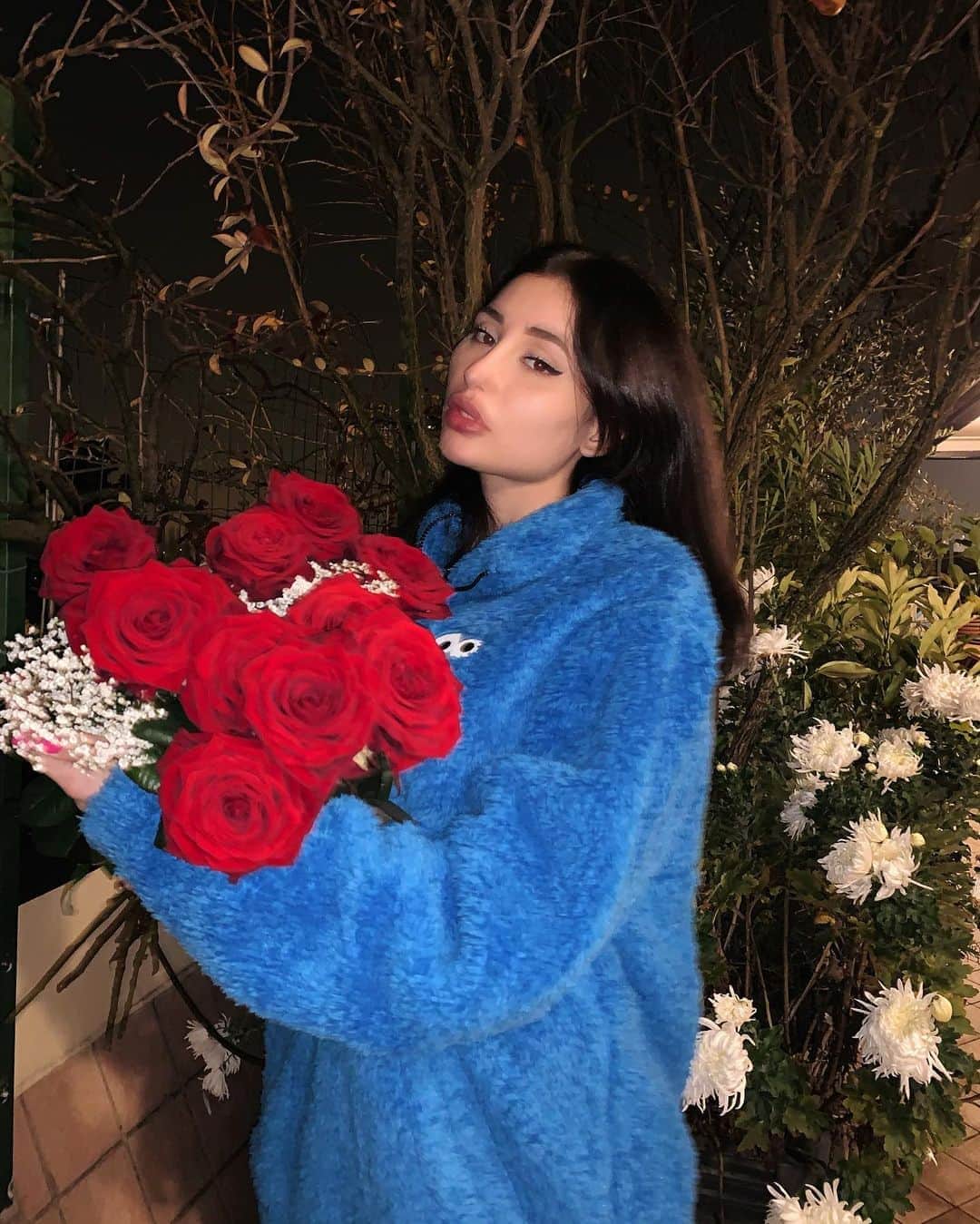Greta Menchiのインスタグラム：「💙💙🌹🌹🌹💙❄️❄️」