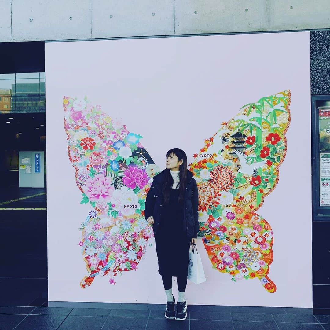 有馬綾香のインスタグラム：「弾丸で京都飲みしてきましたw 映えそうなのあったけどすっぴんの私では映えませんでしたアーメン… #kyoto #japan #vacation」