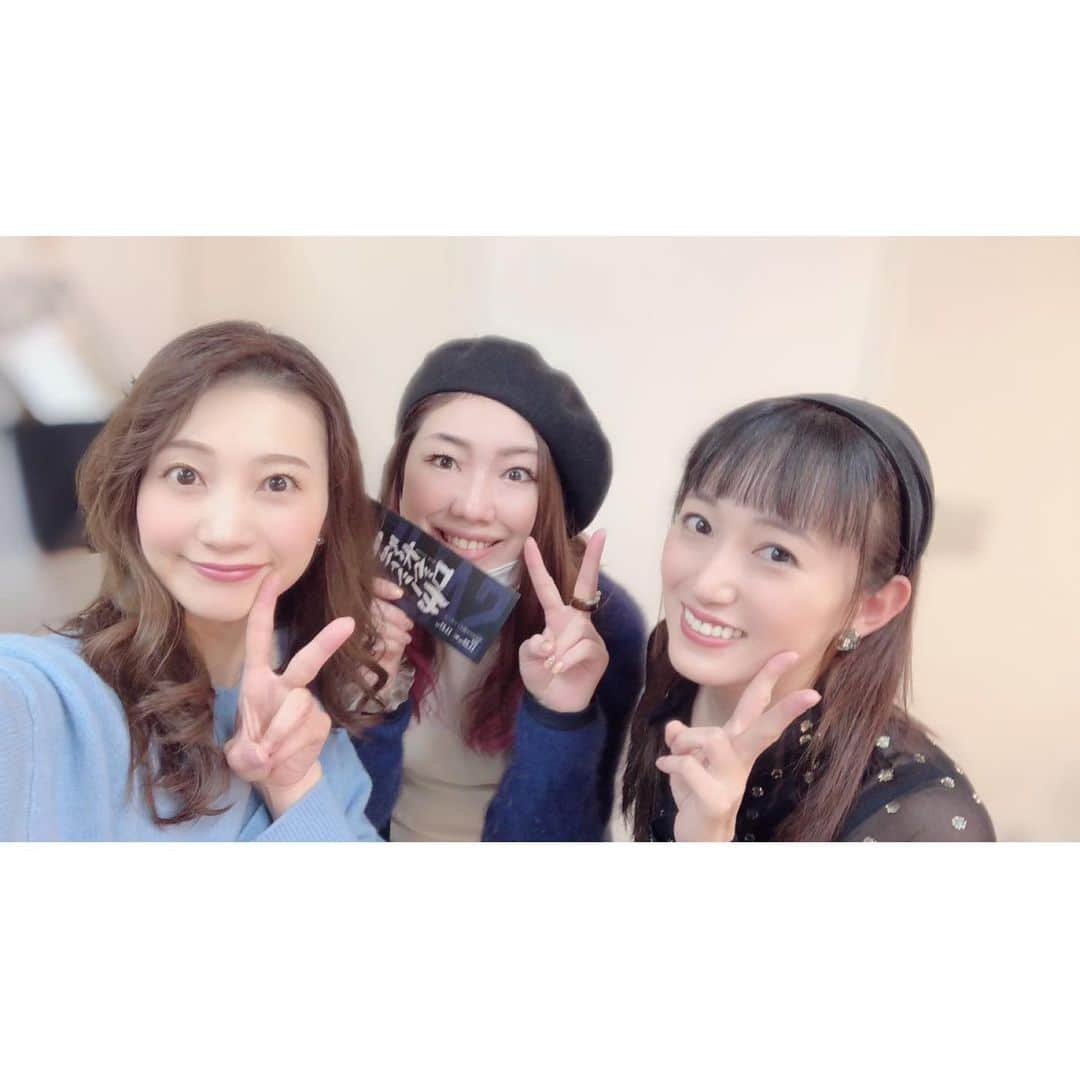 香音有希さんのインスタグラム写真 - (香音有希Instagram)「本日ダークネスヒールズは18時半公演1回でしたので #星組 #ロックオペラモーツァルト  お昼の部観劇させて頂きました☺️✨✨ . . トップコンビお2人共身体能力.声.パワー全てが素晴らし過ぎるのですが皆ダンス上手い、歌も上手い、可愛いｶｯｺｲｲ色悪、、てんこ盛りで凄かった~👏👏 ナンバーも多くて展開も早くあっという間の3時間でした(о´∀`о) そしてね、かちゃぴーがね、もう本当にね、ｶｯｺｲｲんだなぁ。。 #凪七瑠海 かちゃの男役が大好きなんですよね。 サリエリの心情に最後は感情移入しました、、素晴らしかった👏　最後のヴォルフガングとサリエリの歌の歌詞素敵だなぁ。。 同期も在団生は3人になってしまいました😢 皆の舞台姿はいつも本当にパワーを頂きます✨✨ 千穐楽まで怪我なく病気なく頑張って下さい☺️❤️ . . 偶然ねね氏とも一緒になれた😍 . #夢咲ねね #白華れみ #香音有希」12月10日 23時01分 - kaonyuki_yukako