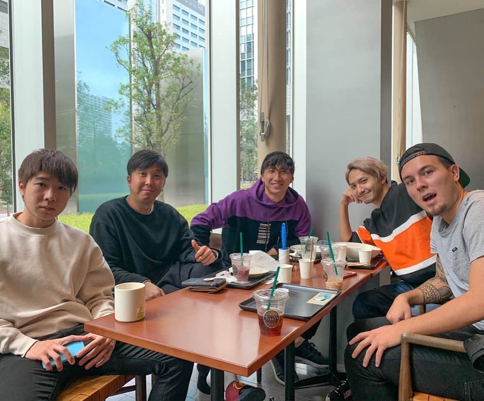 武岡優斗さんのインスタグラム写真 - (武岡優斗Instagram)「きたきたこの季節。  キタキタキタキター！！ キタデキタデこの季節！  今日から参加笑 はい…バリ眠い笑 はい…バリしんどい笑 はい…バリ疲れた笑  はい…気持ち疲労感と爽快感笑  楽しかったなー^ ^ 久しぶりに  @fumiya_kogure にも逢えたし @mobius94 にも逢えたし ようやく @makihika_youtube にも逢えたし お初の @umechan_1615 やし^ ^  朝から充実^ ^  その後は 定番コースのタリーズにて 朝飯からのCHIll^ ^  これがたまらんのでござるよ笑  良き朝活でした^ ^ @satoshiaoyagi くん ありがとう😊  #containercityfc #soccer #soccerboy #crazyboy #lovefootball #morning #earlymorning #sleepy #tired #morningactivity #chill #chillout #chilltime #goodtimes #funtimes #awesome #木暮郁哉 #MAKIHIKA #梅ちゃん #Soくん #thanksguys  #現場からは以上です🙏」12月10日 22時55分 - yuto_takeoka17