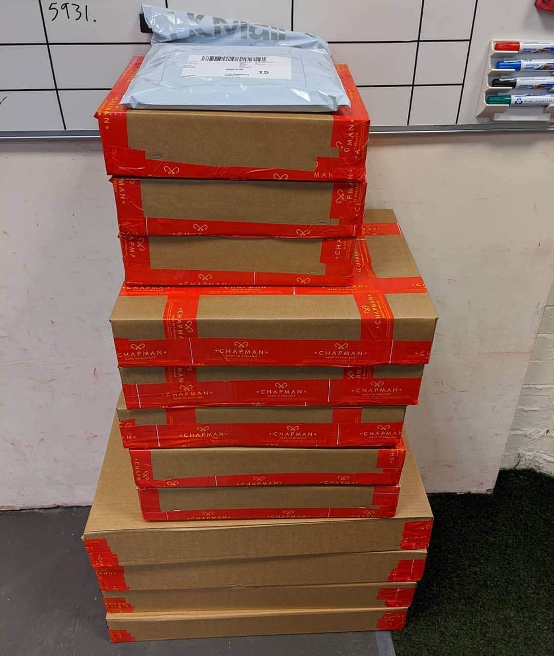 ジョンチャップマンのインスタグラム：「Some of the Chrismas pressies going out today. The workshop is busy making sure all order are fulfilled in time. It's not to late to get yours!」