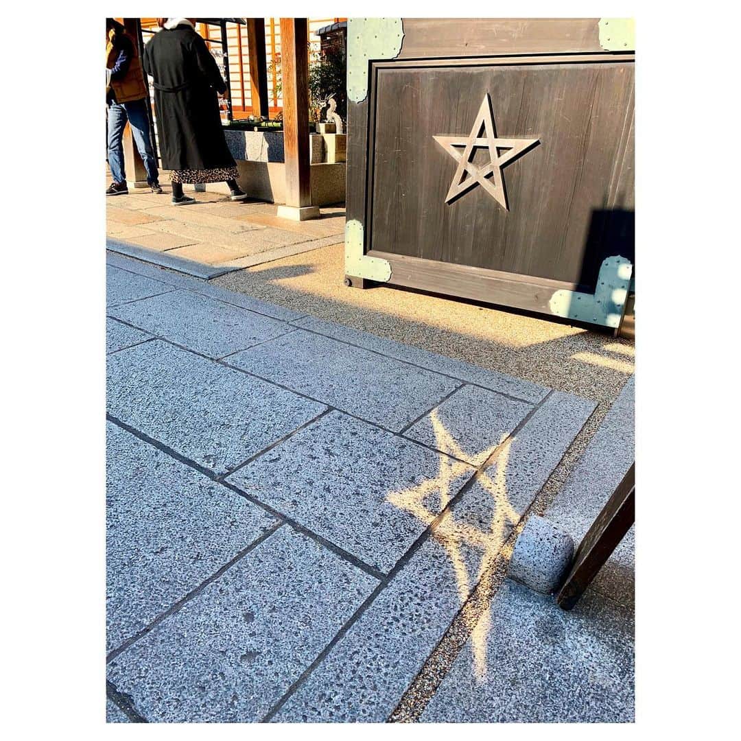小林由佳さんのインスタグラム写真 - (小林由佳Instagram)「◽︎◾︎◽︎◾︎OFF season◾︎◽︎◾︎◽︎ ・ Even though I retired as an athlete still I have taking "OFF" season¨̮ It's one of the reason for makes more intense "ON" mode😘👍🏻 ・ ・ 中学生でアスリートに足を突っ込んで以来 シーズン後はオフを取るのが習慣化していたので 現役を引退した今でも毎年この時期になるとオフシーズンを取っています¨̮ ・ ネイルしてみたり(べっ甲ネイルに初挑戦してみた!💅) 食 解放したり(そもそも今はそこまで制限してないけど笑) ずっとずっと計画してたネズミーもやっと行けて最&高!🐭🚢 ・ 1年間ためた日焼けを眺めると 今年もたくさん陽の下で登ったなってしみじみします☀︎🌻😊」12月10日 23時02分 - yuca_tan