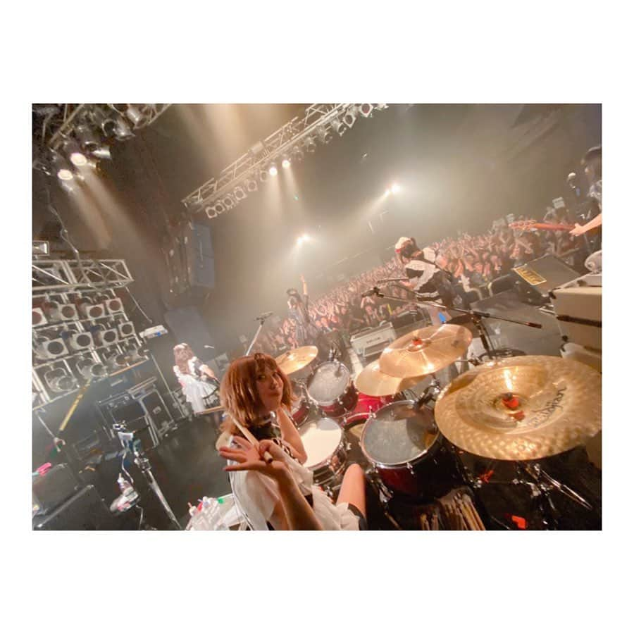 廣瀬茜さんのインスタグラム写真 - (廣瀬茜Instagram)「2019.12.7 BAND-MAID WORLD DOMINATION TOUR 2019-2020【激動】 @福岡DRUM LOGOS . 福岡ありがとうございました！！ みんながとても良い反応してくれるから、今年もMCが長い。笑 . 楽しかったぞーーー！！！！ . 📷4枚目「乗ってく？」 . #bandmaid #激動」12月10日 23時03分 - akane_bandmaid