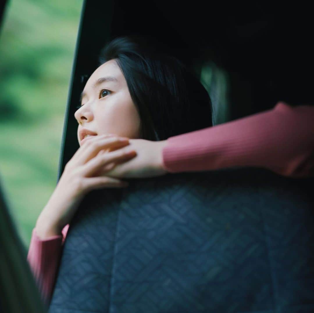 濱田英明のインスタグラム：「@erika_karata, 2019 #pentax67」