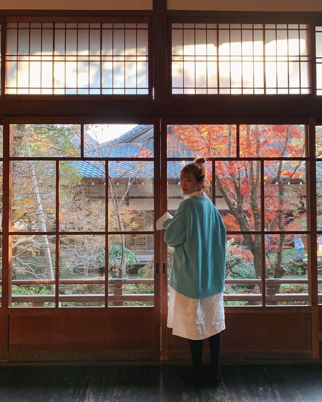 瀬戸あゆみさんのインスタグラム写真 - (瀬戸あゆみInstagram)「Kyoto in winter🍁  冬の京都に来ています。 ギリギリ紅葉！ でも人が全然いなくてちょうどいいです。むしろわたしにとっては最高なこと。 今回も、2年ぶりのこのメンバー。 いっぱい笑わせてくれてありがとう💓 @iijiman_br & @aoi_nakamura  #ayumi_journey #kyoto #京都」12月10日 23時17分 - setoayumi