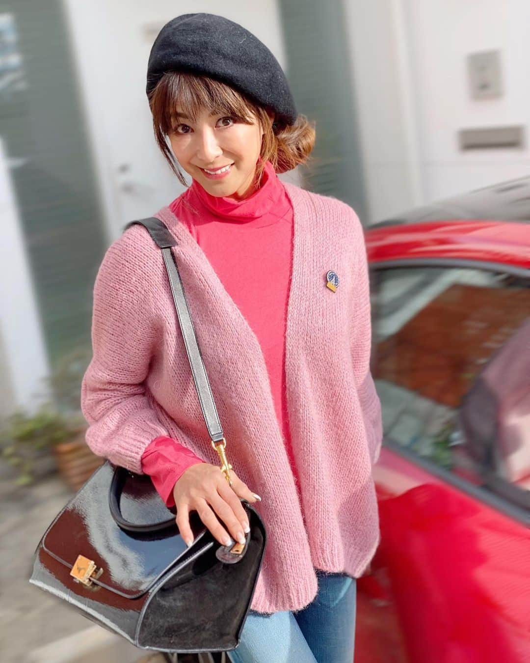 山田佳子さんのインスタグラム写真 - (山田佳子Instagram)「今日の気分〜pink on pink😆💕﻿ ﻿ #カーディガン﻿ #pink﻿ #優しい気分にしてくれる﻿ #気分が上がる﻿ #pinkonpink﻿ #今日のコーデ﻿ #デニム好き  #tuesday﻿ #山田佳子」12月10日 23時21分 - yoshiko117