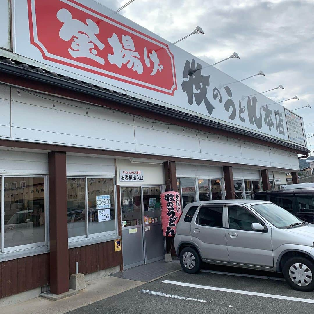 野田昇吾さんのインスタグラム写真 - (野田昇吾Instagram)「祝トレンド。 日本一うまいうどん。 ご賞味あれ。  野田流は肉うどんに姿エビトッピング＋いなり  #牧のうどん#糸島#地元に帰ると必ず行く #糸島には帰ってきておりません。」12月10日 23時21分 - shogonoda