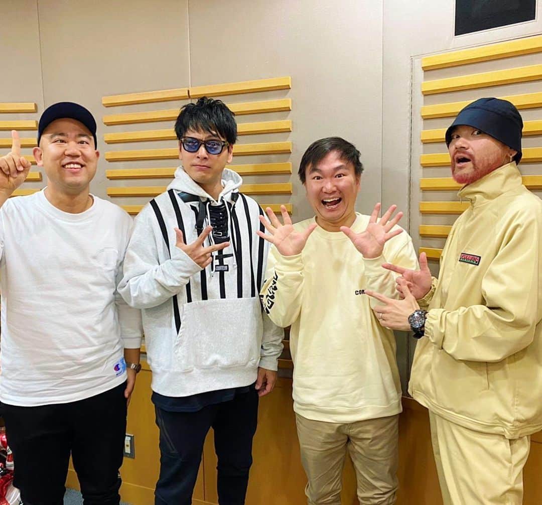 DJ DARUMAのインスタグラム：「来年1月18日に横浜アリーナで行われる "山フェス"の決起集会的なZERO BASE収録📻 ハンパなく楽しかった。けど超キンチョーした。」
