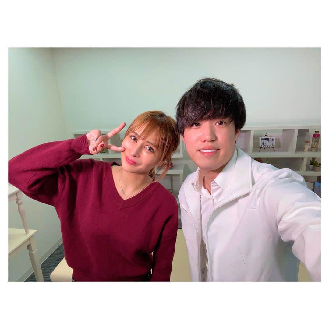 美容整体師川島さん。のインスタグラム：「『元歌舞伎町No.1キャバ嬢/現 YouTuber』 桜井野の花さん @nonoka199148 に 小顔矯正してきました〜💆🏻‍♀️ . 野の花さん、小顔で美人だった😳 . そんな整形100回以上してる桜井さんに 小顔矯正は効果あるのか？😇 . 実際に施術してきました😋 答えは今月動画でアップします👨🏻‍⚕️ . #整体KAWASHIMA #宮崎 #宮崎県 #整体 #整形 #美容整体師川島さん #桜井野の花 #YouTube #YouTuber #小顔矯正 #小顔 #小顔整形 #小顔カット #小顔ヘア #小顔マッサージ」