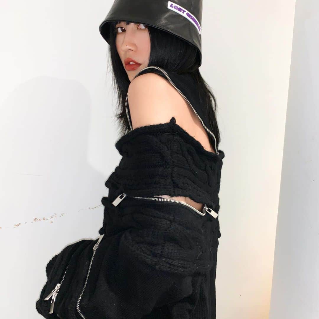 チン・インヒのインスタグラム：「🖤」