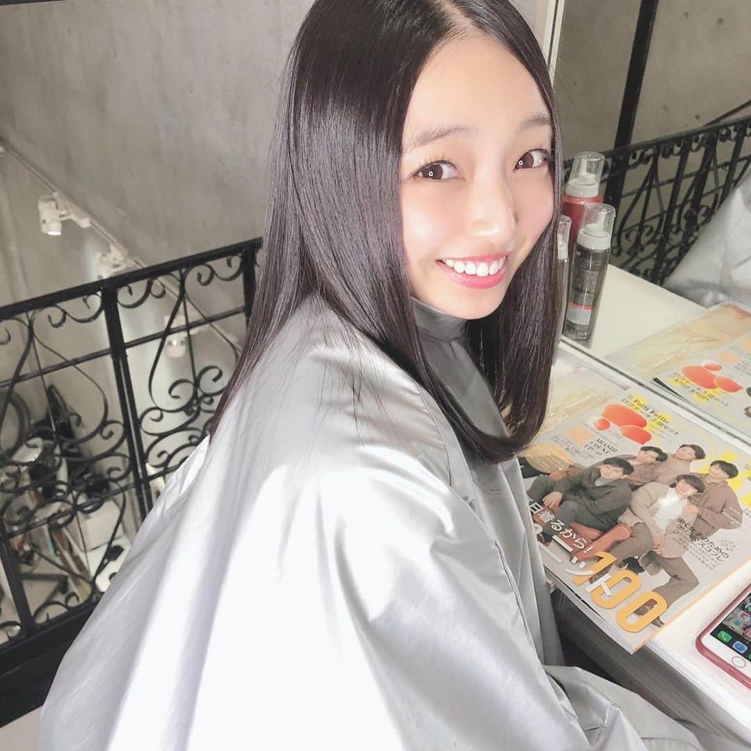 斎藤亜美さんのインスタグラム写真 - (斎藤亜美Instagram)「昨日ちょびーっとだけ髪を切りました！&トリートメントでつやつやとぅるんとぅるんになりました☺️☺️ たくさんか切ってないから、あんまりわかんないかな？？つやつや感伝われー⭐️ 本番に向けてのケアしたから、気合もばっちりになったぞ！  まりちゅう @marinanagasawa1008 のオススメ！アフィーロさんに行ってきたのだよー⭐️ ありがとうございましたー！」12月10日 23時52分 - ami_saito322