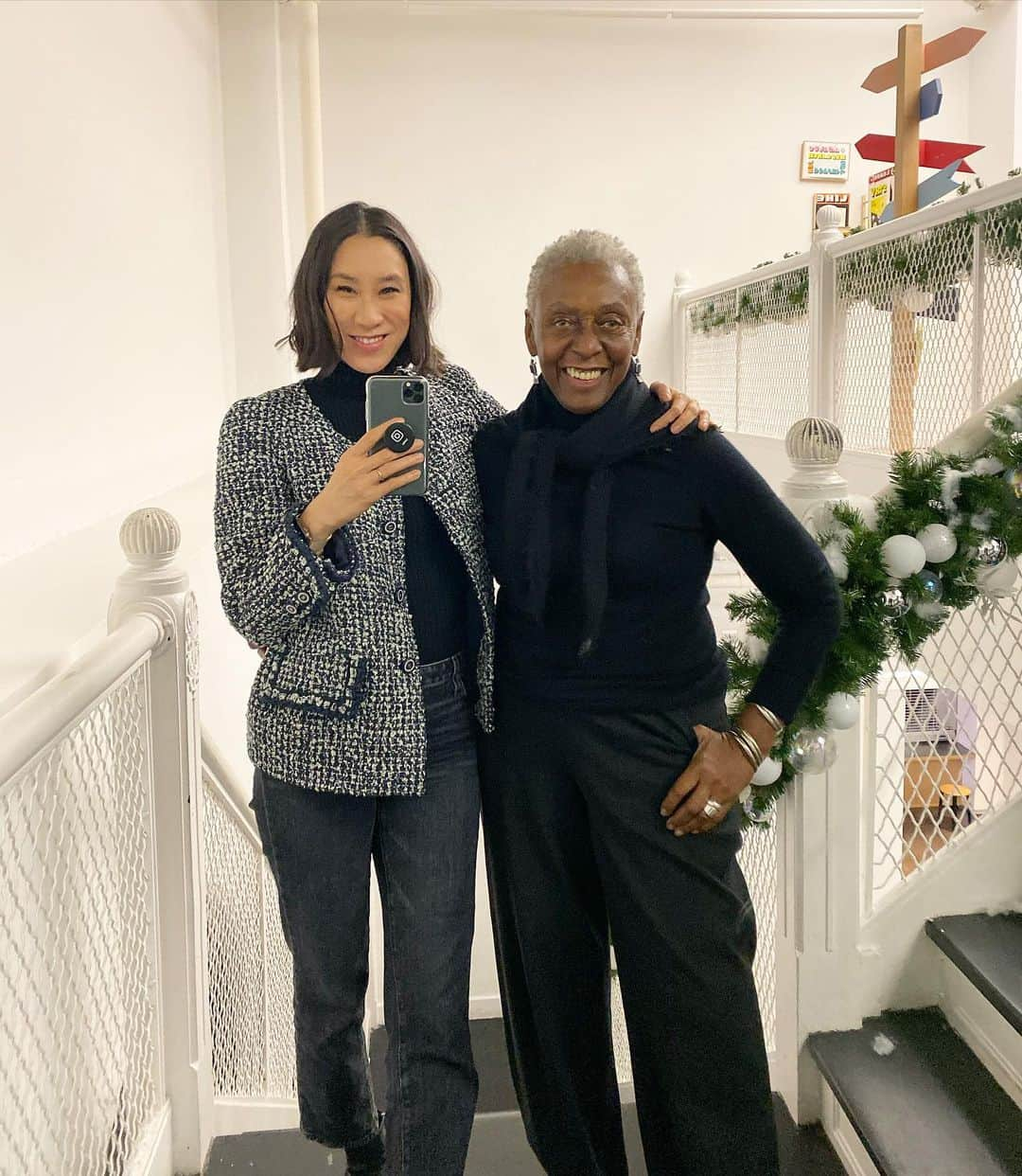 エヴァ・チェンさんのインスタグラム写真 - (エヴァ・チェンInstagram)「The woman, the myth, the LEGEND: @bethannhardison! If you say you love fashion but don’t know Bethann, you need to school yourself 📚📓📝. A tireless advocate for people of color in fashion, Bethann has truly earned #icon status 💯」12月10日 23時55分 - evachen212