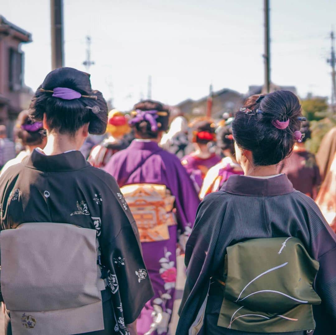 Anji SALZさんのインスタグラム写真 - (Anji SALZInstagram)「Have you ever heard about Gyoda City’s annual samurai festival “Jidai Matsuri” in Saitama? Last month I joined the parade and finally blogged about it! 🥳❤️ Follow link in bio or stories to read - and don’t forget to swipe through the pictures here for some videos 👘❤️ 行田市の忍城時代祭りはご存知かな？ 先月はパレードに参加し、楽しい一日を過ごしました。 ブログにてその祭りと意見に書きましたので、ぜひ読んでみてね❤️ ストーリー又はプロフィールのリンクから飛べるよ。💫 #japantravel #kimono #samurai」12月11日 0時00分 - salztokyo