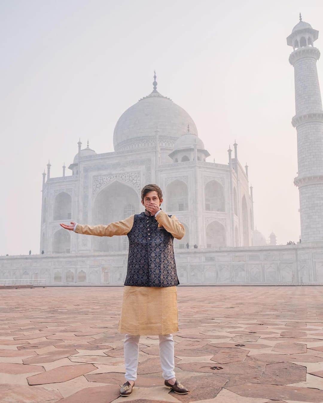 アラン・ウォーカーさんのインスタグラム写真 - (アラン・ウォーカーInstagram)「Enjoying India! Taj Mahal is absolutely beautiful😍」12月11日 0時13分 - alanwalkermusic