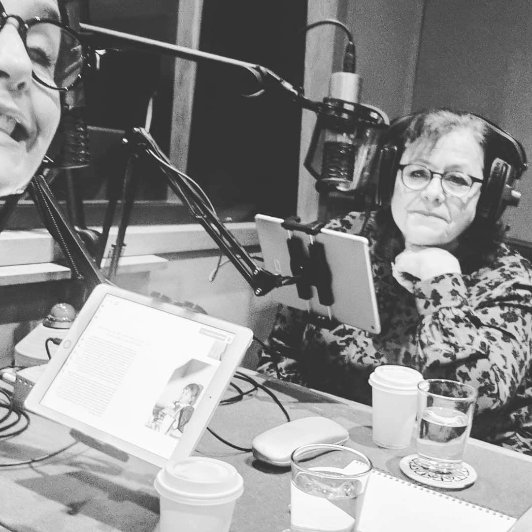 ジェシー・ウェアさんのインスタグラム写真 - (ジェシー・ウェアInstagram)「Recording the Audiobook for Table Manners  The Cookbook today. Get this woman a voiceover agent.righf now!!」12月11日 0時25分 - jessieware