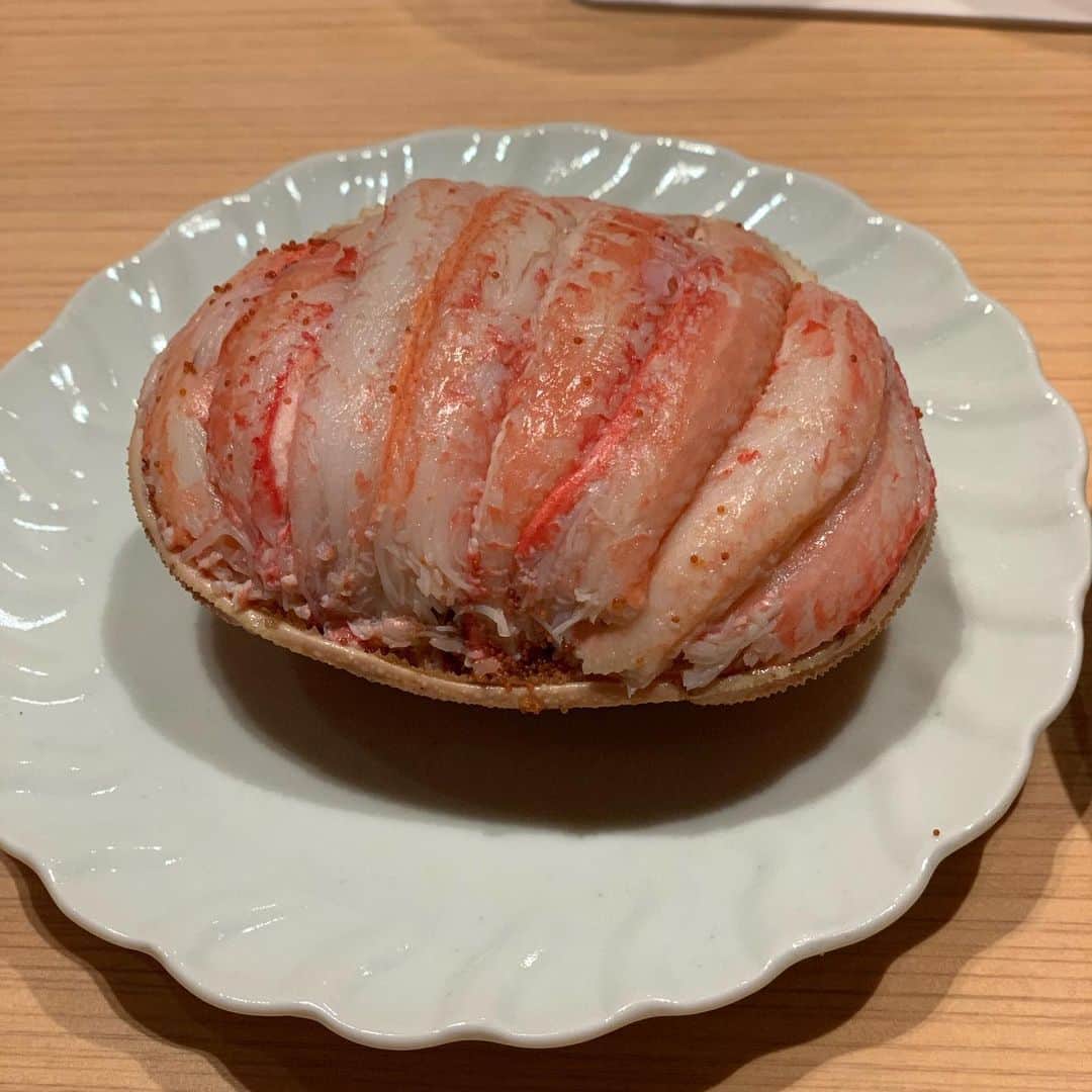 岸本加世子のインスタグラム：「六本木ヒルズで美味しいお寿司をご馳走になりました。幸せ。ご馳走さまでした。」