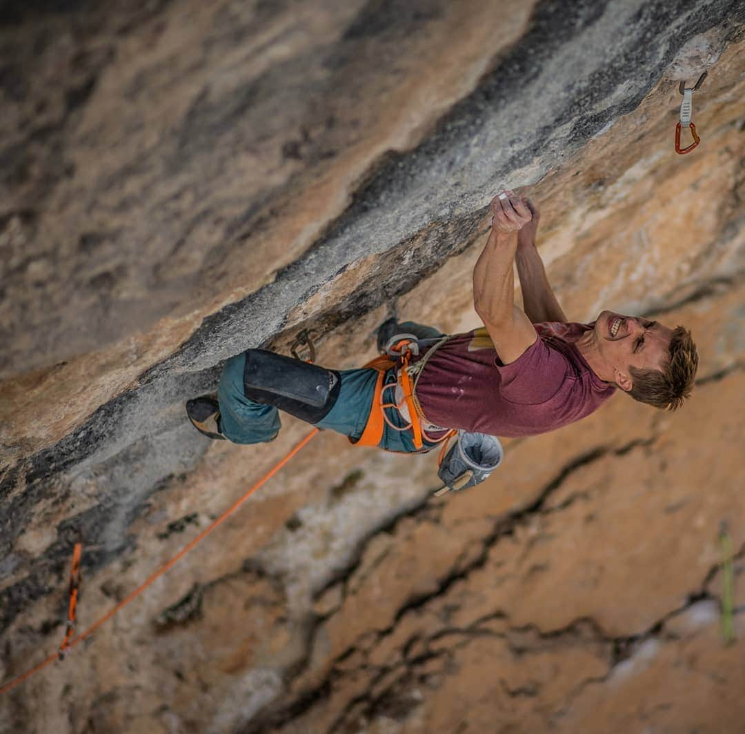 ヨルグ・バーホーベンさんのインスタグラム写真 - (ヨルグ・バーホーベンInstagram)「Back on the wall training for #project9b!!! Season three (hope it won't be as many as GOT) and I must admit I'm a little scared, not feeling all too fit lately. But, I've planned the next three months to spend the necessary time in the gym (with some intermittent rockclimbing of course) and since I'm 99% injury free I feel ready for it all 😎 • 📸 by @williclimb  @marmot_mountain_europe @lasportivagram @petzl_official @vibram」12月11日 1時16分 - jorgverhoeven