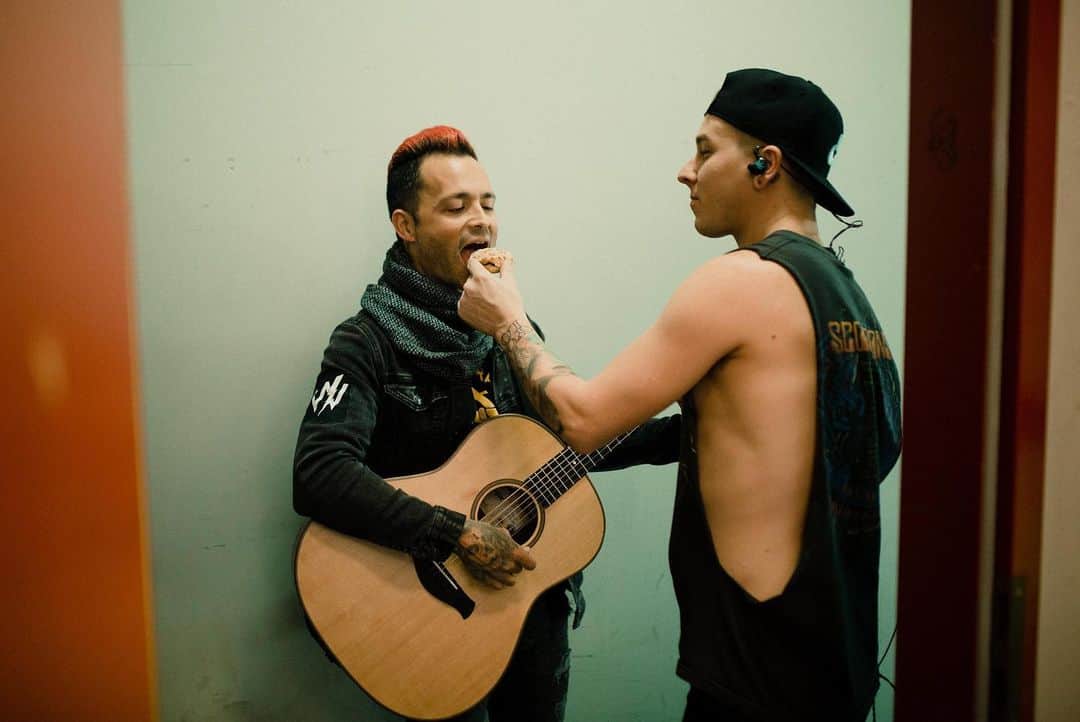 ジャスティン・ヒルズのインスタグラム：「Happy birthday sweets 😉 @nodirectioncasa」