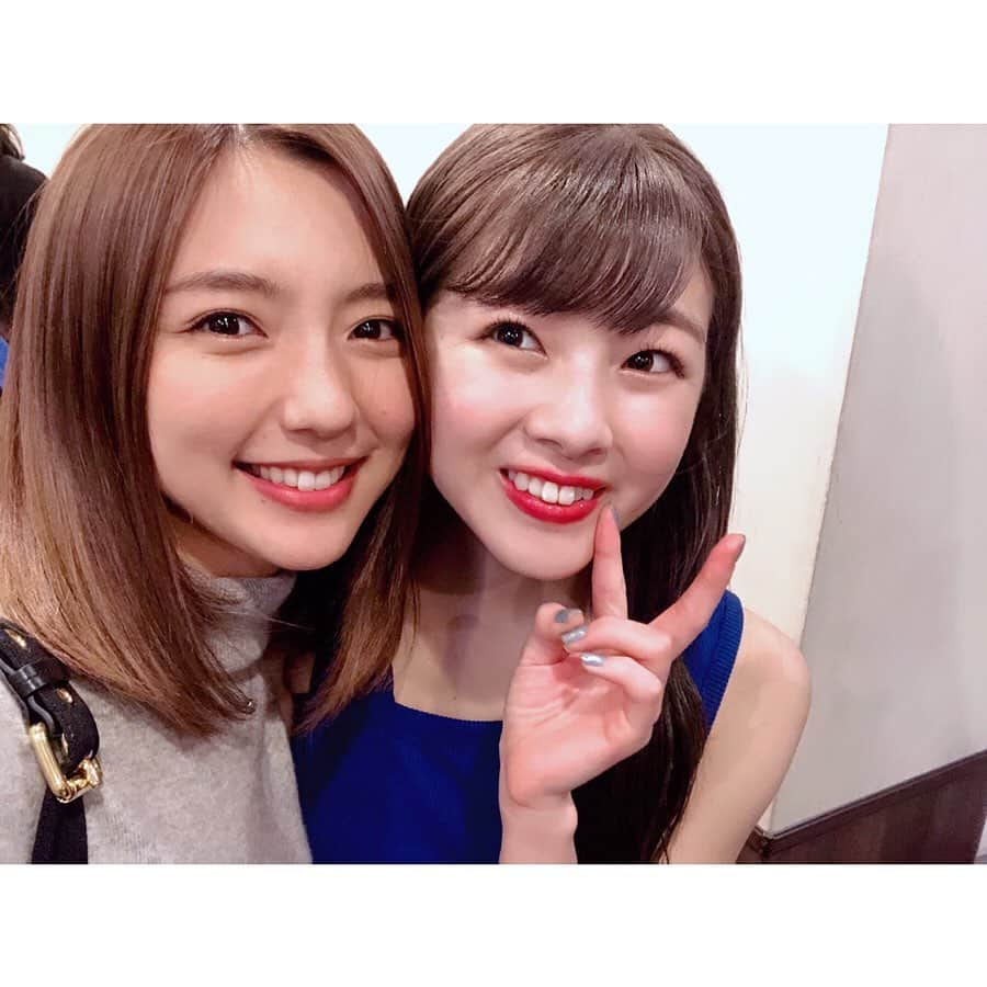 真野恵里菜さんのインスタグラム写真 - (真野恵里菜Instagram)「香菜には内緒で 卒業ライブを観に行ってきました😊 内緒にしたことを怒られました。笑 . . どんなときでも自分のことよりも 相手のことを思いやる香菜は 大事な卒業ライブでも 「見に来てください！」 って言わないところ 終演後会ったら怒りながらも抱きついてきて 「遠いのにごめんなさい」というところ 本当に優しさの塊😭✨ . . ステージ上では涙を流すことなく キラキラの笑顔で愛嬌たっぷりで 涙よりも笑いの多い香菜らしい卒業ライブでした☺️ 香菜！卒業おめでとう😊✨💕 #アンジュルム  #中西香菜 #天使の涙」12月11日 1時39分 - erinamano_official