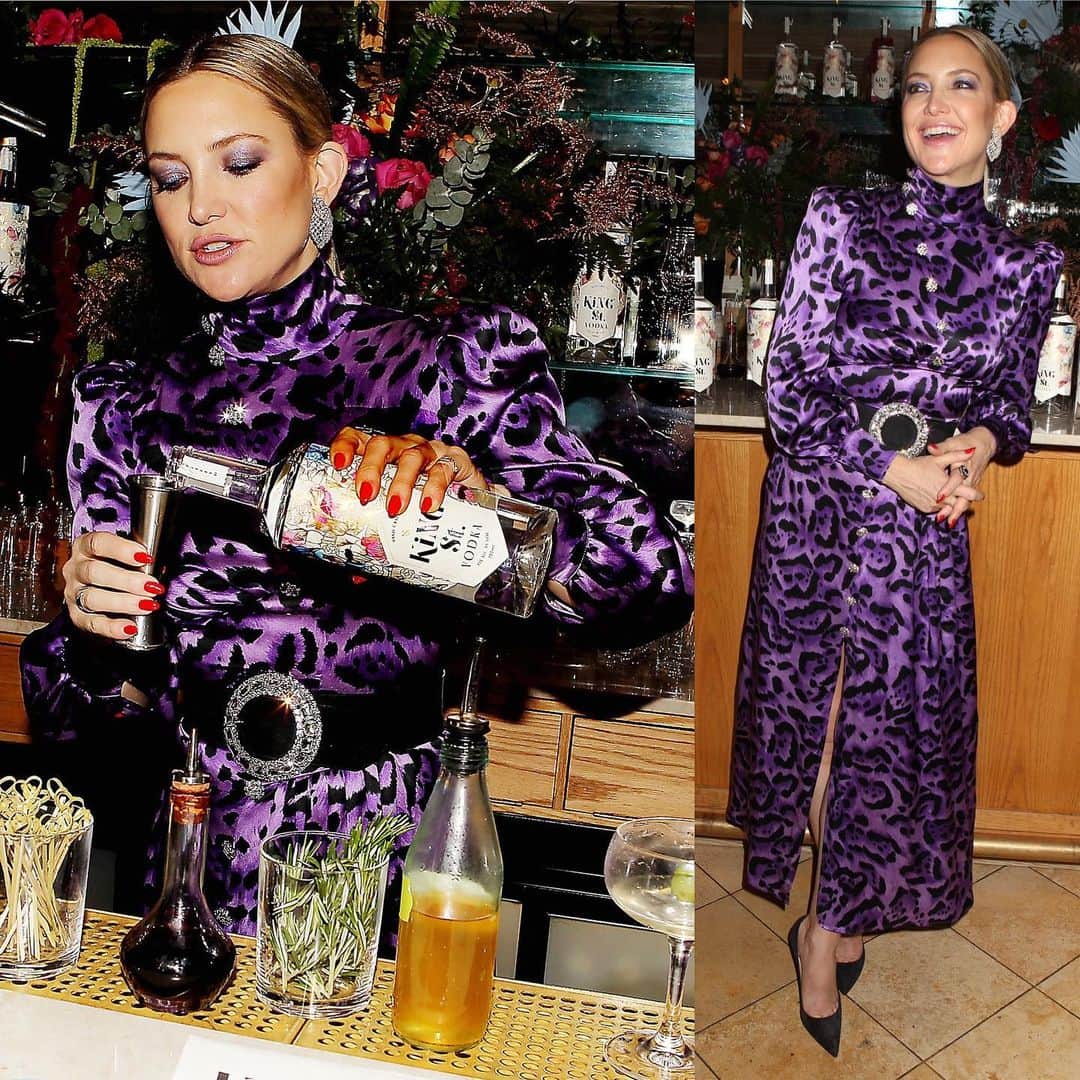ソフィー・ロペスさんのインスタグラム写真 - (ソフィー・ロペスInstagram)「Just when you thought she couldn’t get any better she went and launched a Vodka! 🎉 Congratulations to this inspirational lady on the launch of @kingstvodka 🤸🏼‍♀️🍸 | #KateHudson in #AlessandraRich (tap)」12月11日 1時40分 - sophielopez