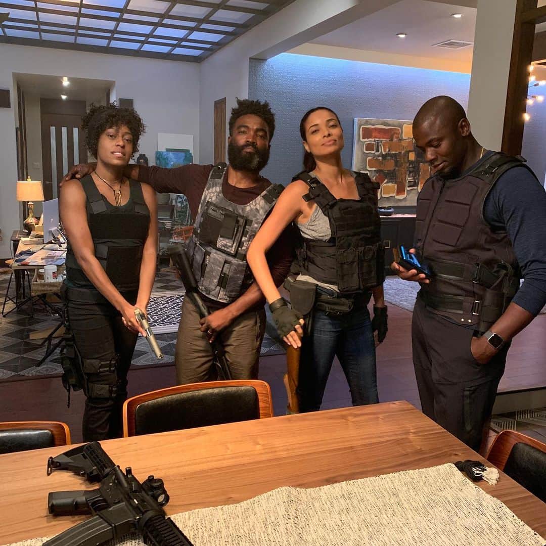 ロッチェル・エイツのインスタグラム：「Family sticks together. It’s about to go down. You don’t want to miss tonight’s episode! @thepurgetv @usa_network 9pm/8c  @damiendsmith @devynariel @derekluke  @blumhouse」