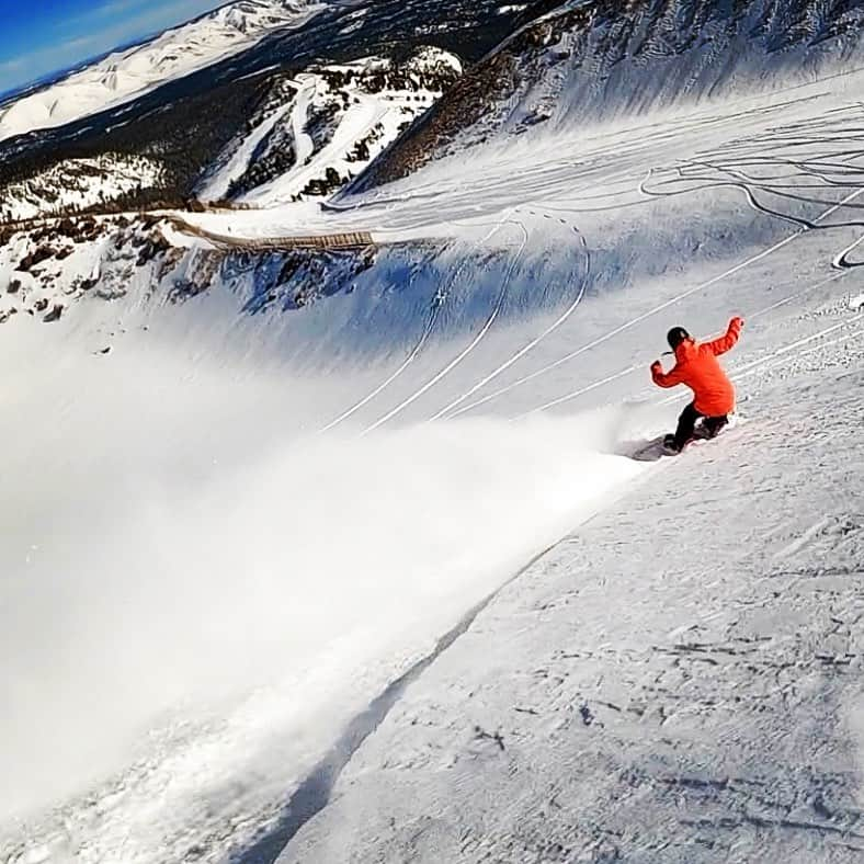 上田ユキエさんのインスタグラム写真 - (上田ユキエInstagram)「First track of the season. Top to bottom. 🤙  #k2limelite #k2snow #k2snowboarding #k2snowboarding.jp  @k2.snowboarding @billabongwomensjp @billabong_snowboarding @unfudge_official @ronin_the_tour_life @ronineyewear @hayashiwax @hayashiwaxusa 🎥 @yoshiburger」12月11日 1時46分 - yukie_ueda