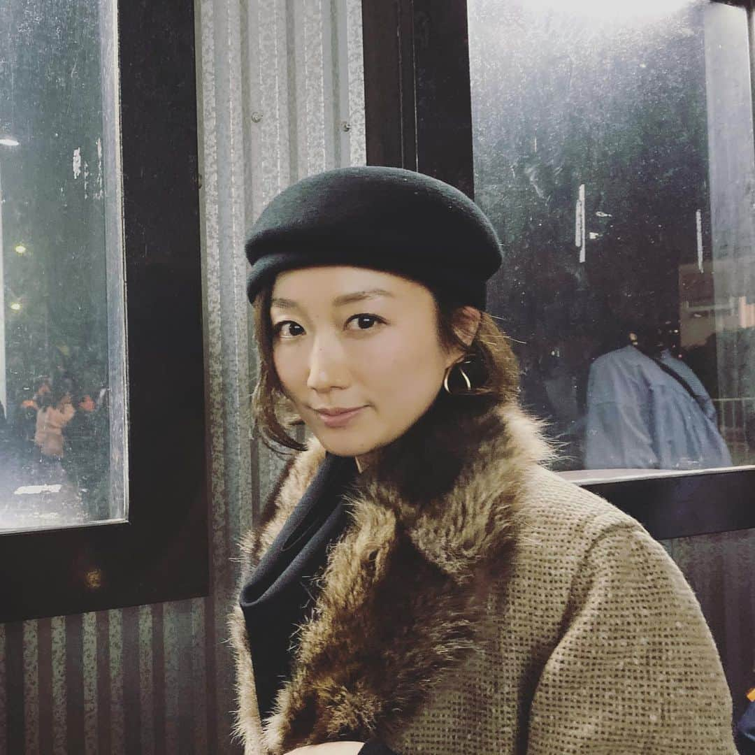 山本真由美さんのインスタグラム写真 - (山本真由美Instagram)「. 生きているだけで君が好きさぁ𓅊 . . 「 」 . . 今月の生きがいでした。歌う生命。 最高すぎたん。また会う！ありがと中村佳穂さん  with 中村佳穂バンド らぶゅー。 昨日できた生まれたての曲も！ せーのでピース✌︎('ω'✌︎ )！！！ . . きっとね！もそりゃ。全曲もちろんの良すぎるわけですが liveで聴くget back の浸透率が良すぎた。 ゲスト 石若さんの打楽器のリズム、雷神、 大地と繋がってると思う。 . #AINOU #live #うたのげんざいち #中村佳穂 #nakamurakaho #piano #band #tokyo #japan #shinkiba #studiocoast #新木場 #スダジオコースト #せーの #ピース #らぶゅ #2019  #rhythm #music #石若駿 #guest  #西田修大 #深谷雄一 #masahirokitagawa  #荒木正比呂 #hat #hyke #radio #きっとね」12月11日 2時06分 - mayumi_yamamoto.official