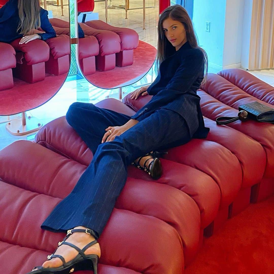 ヴァレリー・カウフマンのインスタグラム：「I be on my suit and tie 👌」