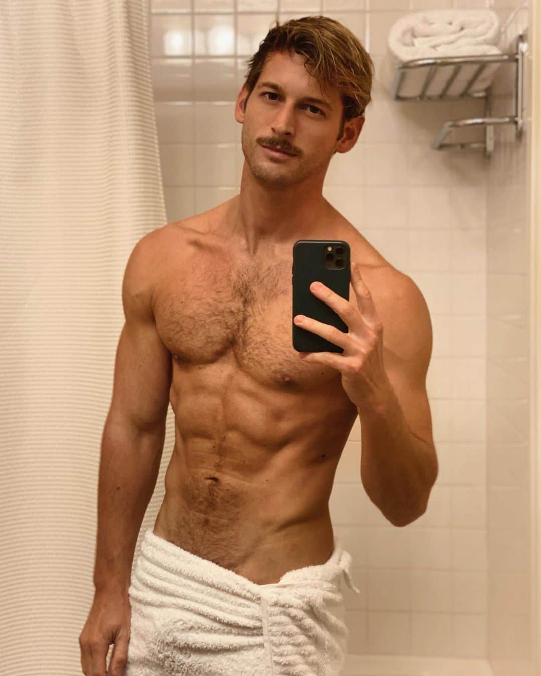 マックス・エマーソンのインスタグラム