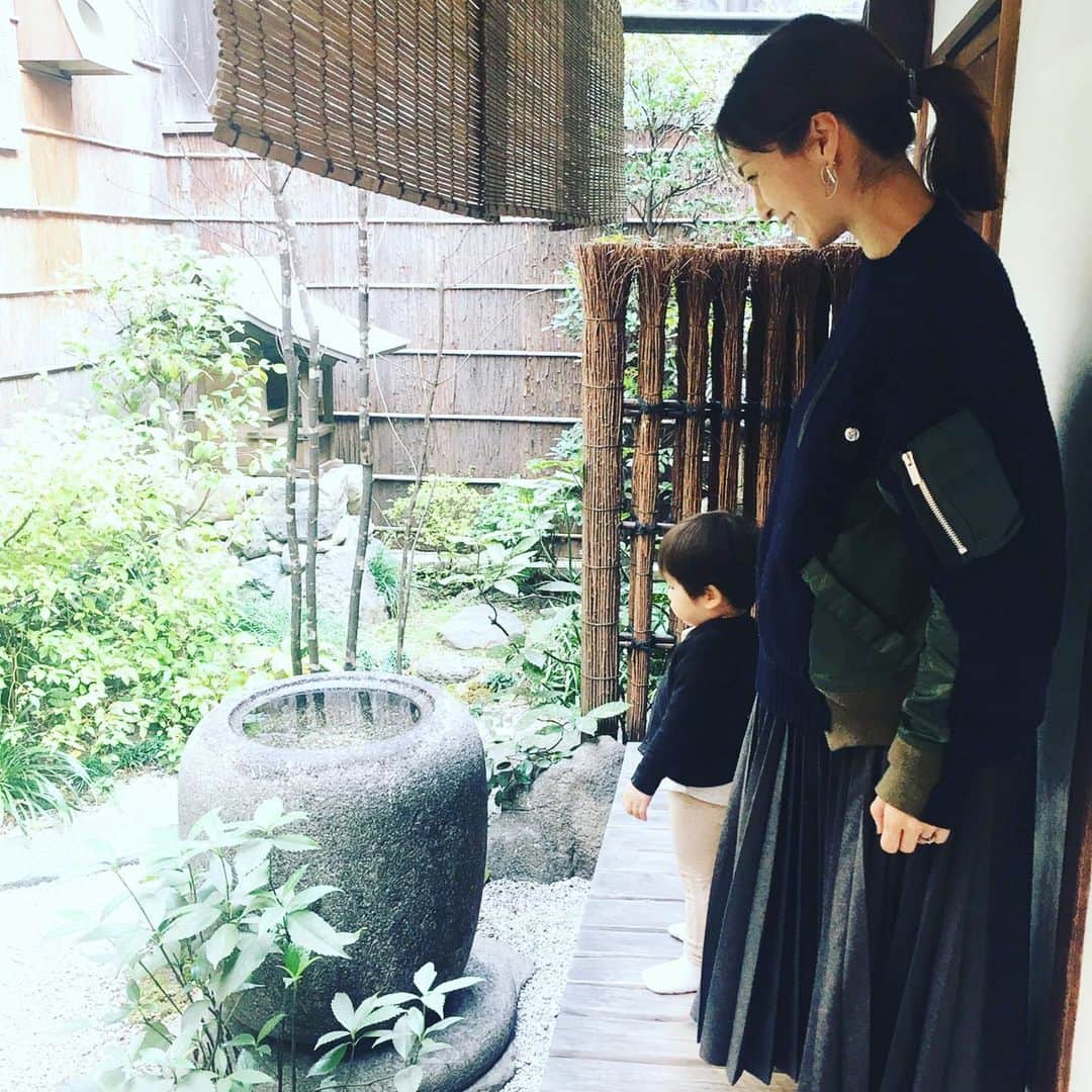 安田美沙子さんのインスタグラム写真 - (安田美沙子Instagram)「先日の京都✨ アイライナーを友人から進めてもらい、京都のPLAZAにて購入❤️ 私は奥二重なので、細いので、二重を潰しすぎないライナーが好み😊✨ 滲まず、綺麗にかけて、すぐ買えて、本当に助かりました。 メイク道具を少なくし過ぎて、何か忘れてしまうあるある。笑 ステキな喫茶にて、京都巡りは終了。。。またすぐに帰ろう✨ . . . #instagood #travel #kyoto #hotel  #supported #eyeliner  #make #iproof #thanks #beauty #町家にて」12月11日 2時33分 - yasuda_misako