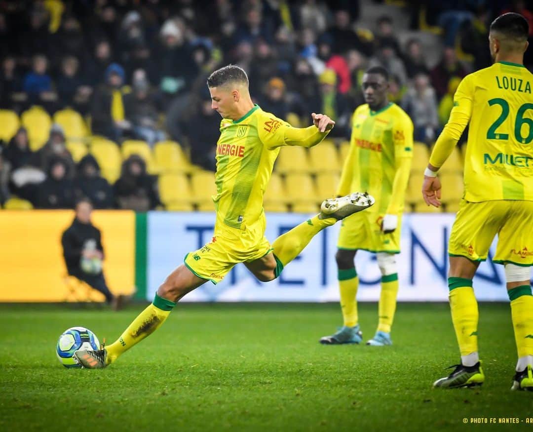 アンドレイ・ジロットのインスタグラム：「Le travail continue... @fcnantes 🤜🏼🔰💚」