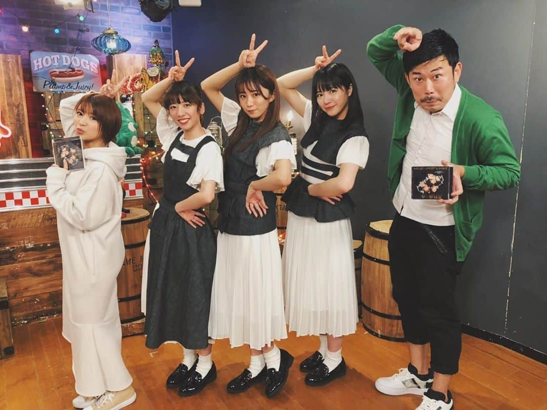 真山りかさんのインスタグラム写真 - (真山りかInstagram)「.﻿ ﻿ 矢口真里の火曜TheNIGHT﻿ 出演させていただきました🐶✨﻿ ﻿ 久々の深夜帯﻿ 楽しかった〜〜😌✨﻿ ﻿ #矢口真里 さん﻿ #岡野陽一 さん﻿ ありがとうございました﻿ ﻿ 明日はHMV&BOOKS渋谷にて﻿ サイン会ありますっ！待っておる！🙋‍♀️﻿ ﻿ ﻿ #まやまにあ﻿ ﻿ .」12月11日 2時36分 - ma_yama_official