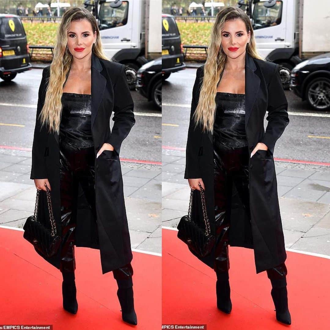 のインスタグラム：「Double up 📸 Lovely day for @tricawardsuk Christmas lunch ❤️ 📸 @dougpeters.photo」