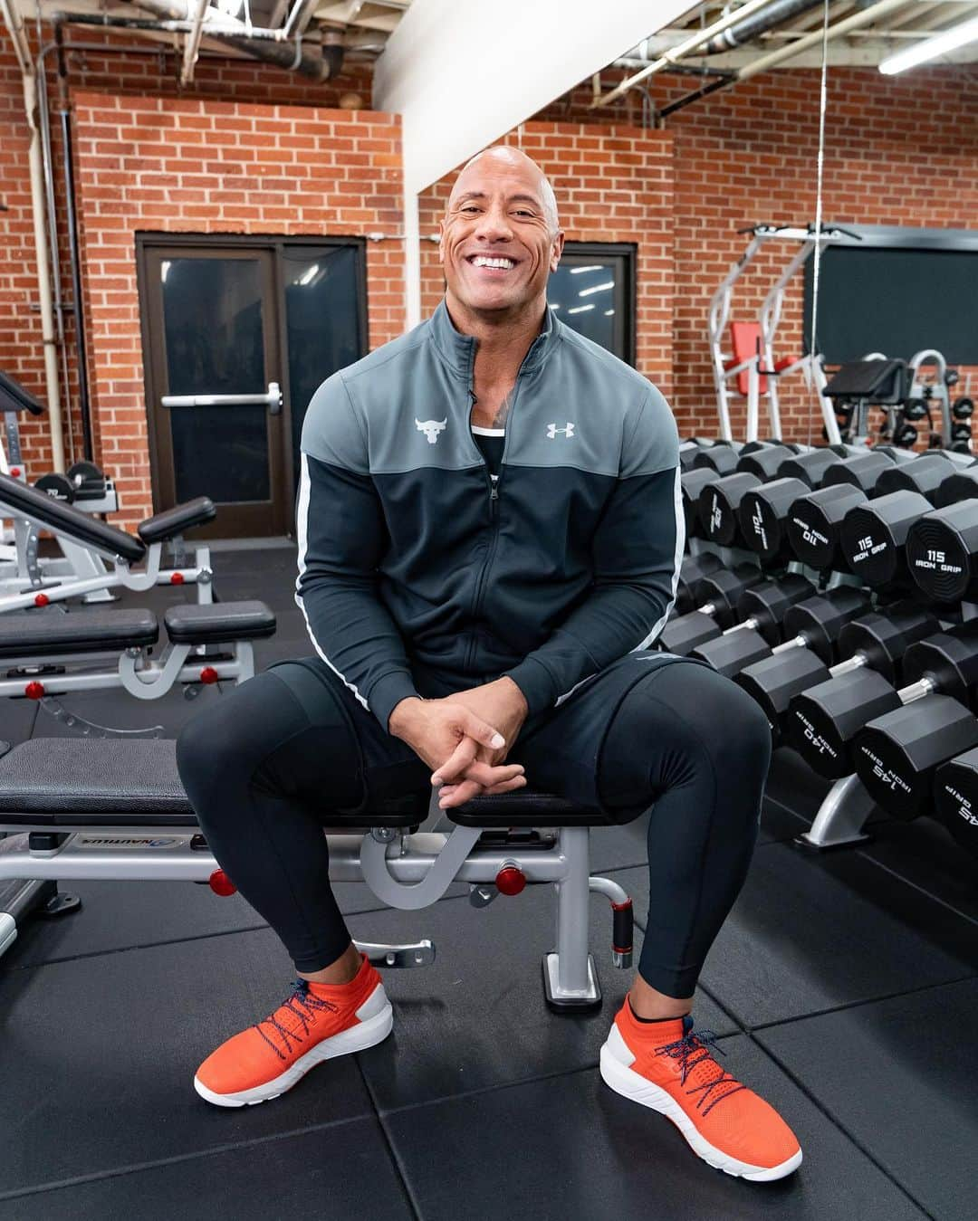 Instagramさんのインスタグラム写真 - (InstagramInstagram)「Today we’re hitting the gym with the one and only Dwayne “The Rock” Johnson (@therock), who is sharing his condensed life story in between morning workouts. 🏋️‍♀️✨⁣ ⁣ Learn all about the wrestler-turned-actor and star of the upcoming @jumanjimovie on our latest episode of #ThreeMinuteAutobiography. Check it out right now on our IGTV.」12月11日 4時11分 - instagram