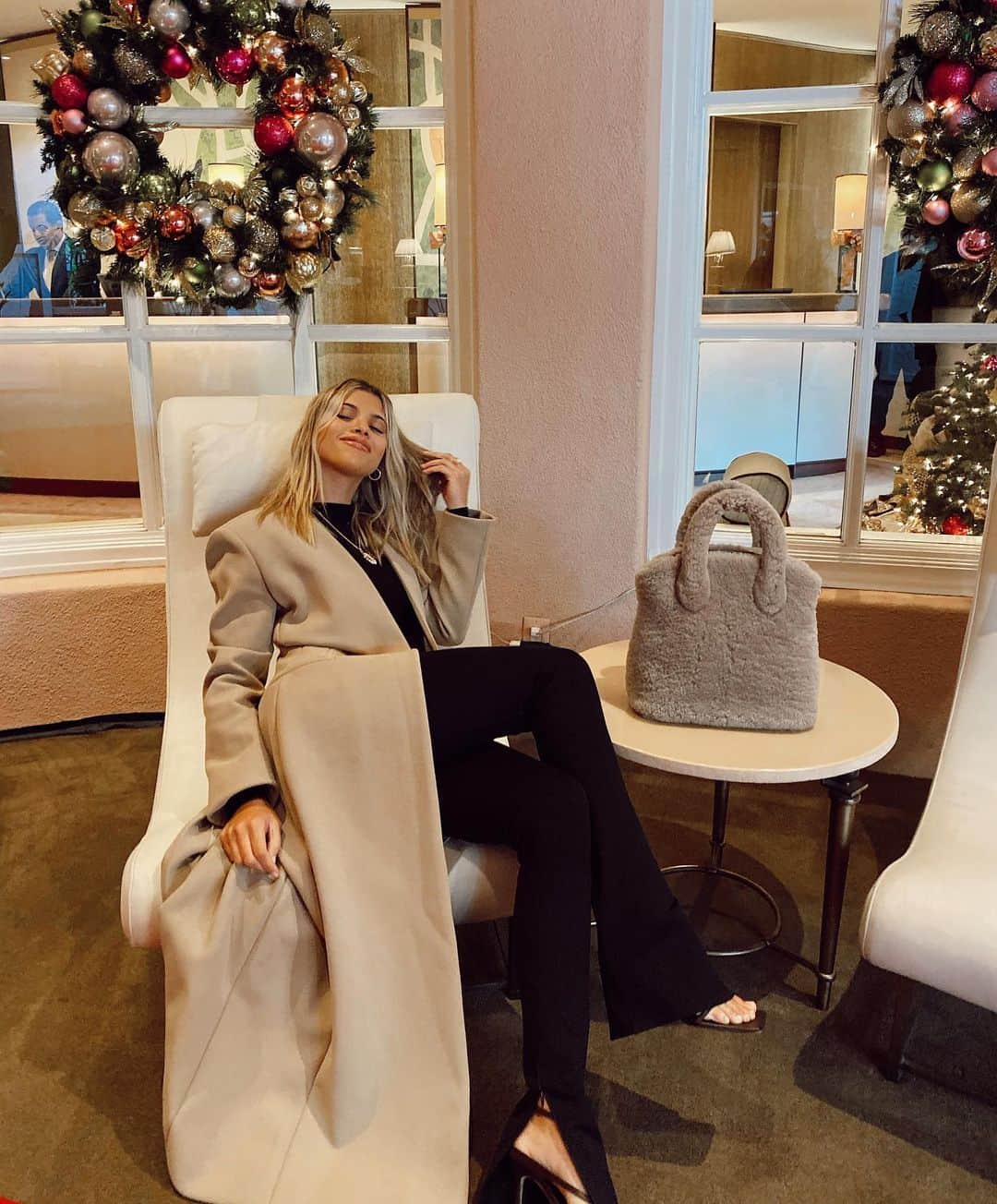 ソフィア・リッチーのインスタグラム：「Bundle season is my favorite season」