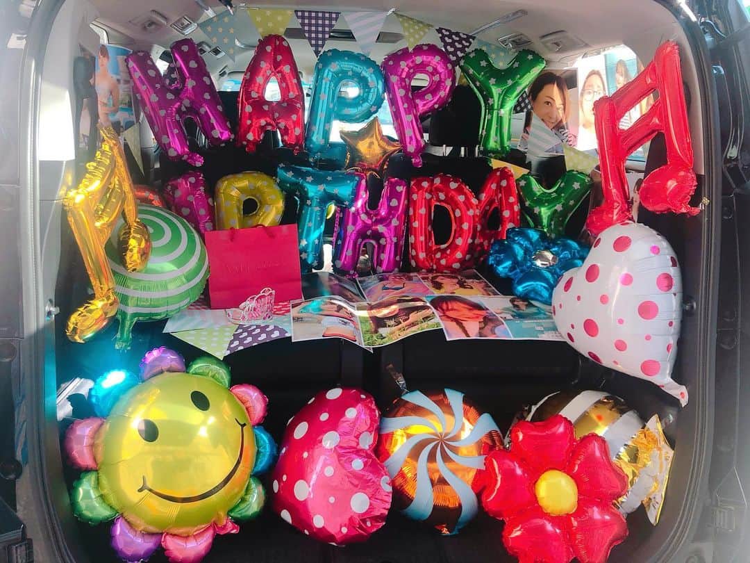 璃子さんのインスタグラム写真 - (璃子Instagram)「少し前にお友達がサプライズしてくれました🥳🌈✨ トランクを開けるとこんなに可愛い飾り付けが😳😳 ほんとにビックリしたよー！ そしてとっっっても嬉しかったです😍🧡 #サプライズ#サプライズバースデー #誕生日#birthdaysurprise#バルーン#飾り付け可愛い」12月11日 13時59分 - ricopiiine