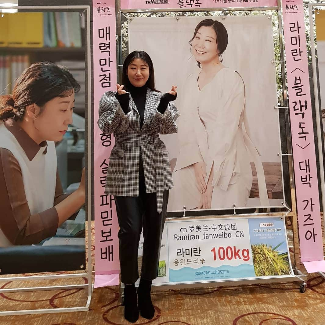 C-JeS エンタテイメントさんのインスタグラム写真 - (C-JeS エンタテイメントInstagram)「잠시후 #라미란 출연의  #tvN 새 월화드라마 #블랙독 의  #제작발표회 가 시작됩니다 🎤 . 생생한 그 현장은 요기 #LIVE 방송으로 👇🏻 https://youtu.be/SNKSAF5_SOM . #라미란 #RaMiRan #BlackDog #서현진 #하준 #이창훈 #씨제스타그램 #cjestagram」12月11日 14時06分 - cjes.tagram