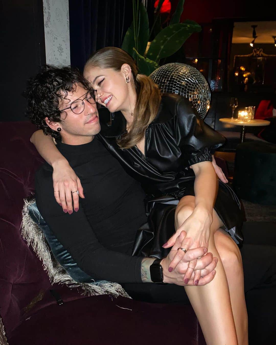 デビー・ライアンのインスタグラム：「accidentally smiled bc I’m on a date with my #crush」