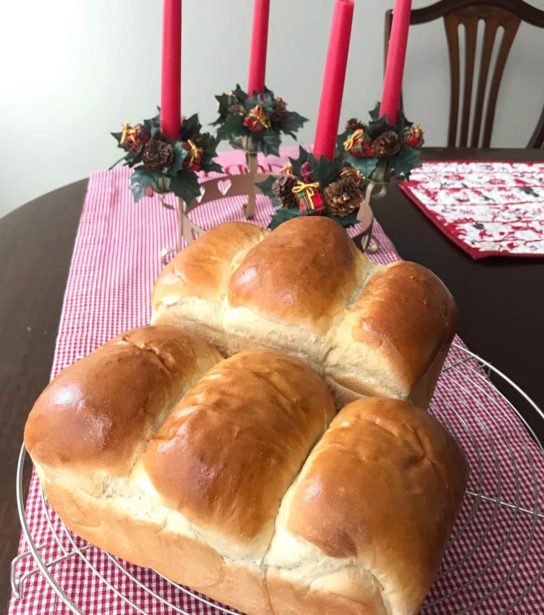 Rie's Healthy Bento from Osloのインスタグラム：「Baked Japanese Milk Bread. So fluffy!! #japanesemilkbread #japanesefood #homemade #homebaked #bread #hjemme #hjemmebakt #bakelyst #bakeglede #brød #baking」