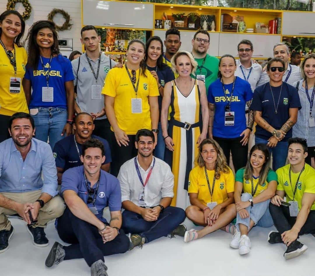 チアゴ・ペレイラさんのインスタグラム写真 - (チアゴ・ペレイラInstagram)「Mais uma sobre nosso encontro de ontem, que honra, que time! Vamos Brasil  @timebrasil @redeglobo #tokyo #olympics #tokyo2020#timebrasil」12月11日 6時04分 - thiagopereira