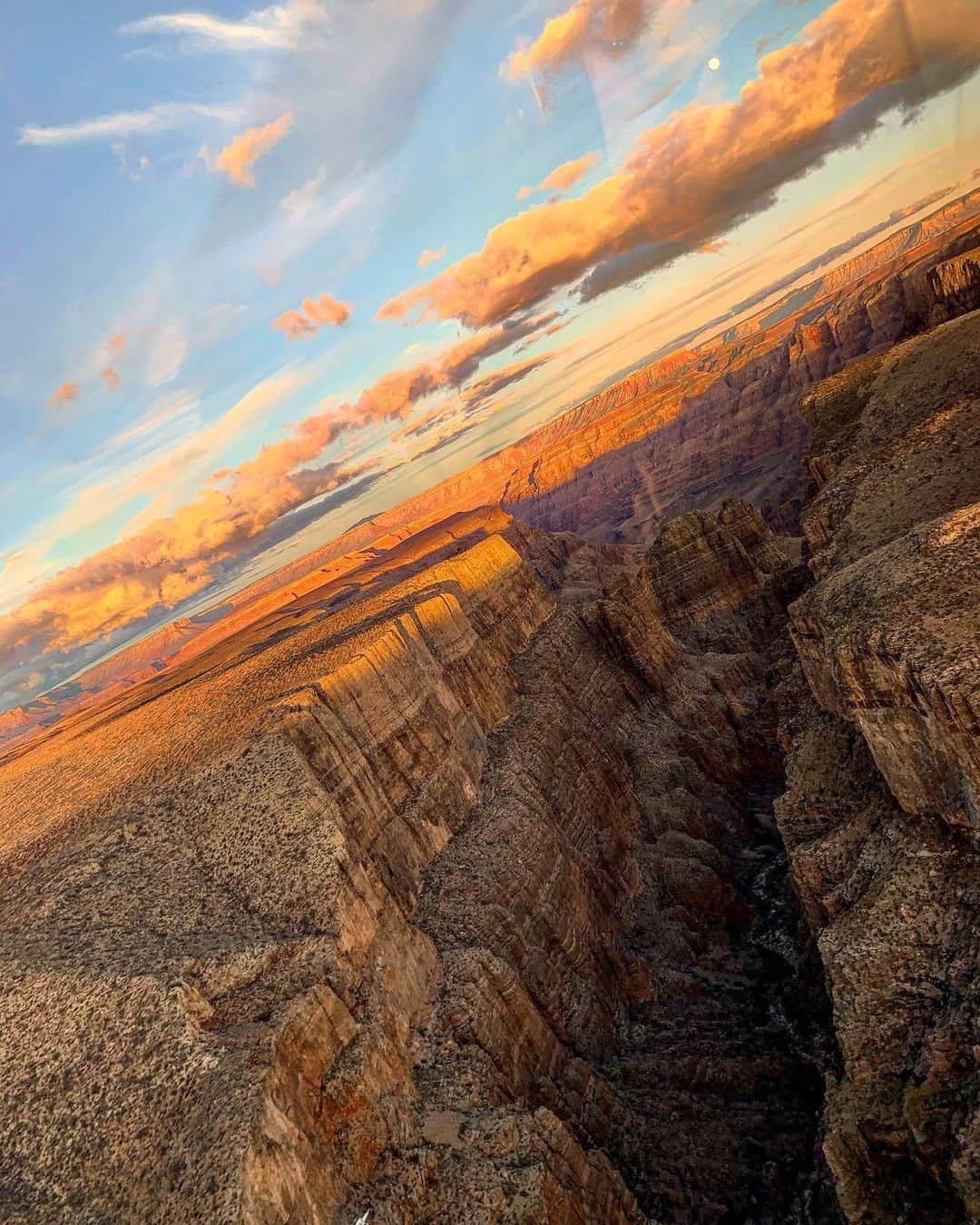 Bastian Bakerさんのインスタグラム写真 - (Bastian BakerInstagram)「Facing canyons again」12月11日 6時16分 - bastianbaker