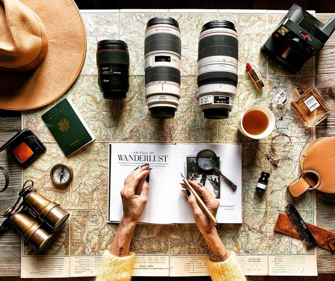 リリー＝ローズ・メロディのインスタグラム：「About to board for an exciting 10 days adventure to 4 countries I’ve never been to before ✈️🌍🐘. Thank you @canonfrance for always having my back 💛」