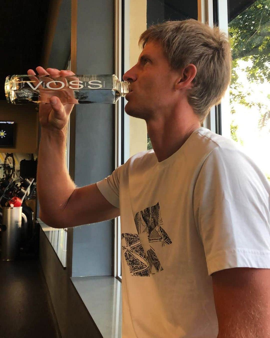 ケビン・アンダーソンさんのインスタグラム写真 - (ケビン・アンダーソンInstagram)「Many of you know how passionate I am about reducing the use of single use plastics and trash from our seas. I love that @vossworld feels the same, which is why I’m so happy to partner with them again for our charity event this year, #CourtsideCause. Voss is generously providing all of the water for the players on court, ball kids, event attendees, metal straws for gift bags and a great silent auction item. Our event is helping support @oceanconservancy’s Trash Free Seas Initiative, so I’m happy to partner with a company like Voss that works toward this mission as well. 🙏♻️ #vosswater」12月11日 6時37分 - kandersonatp