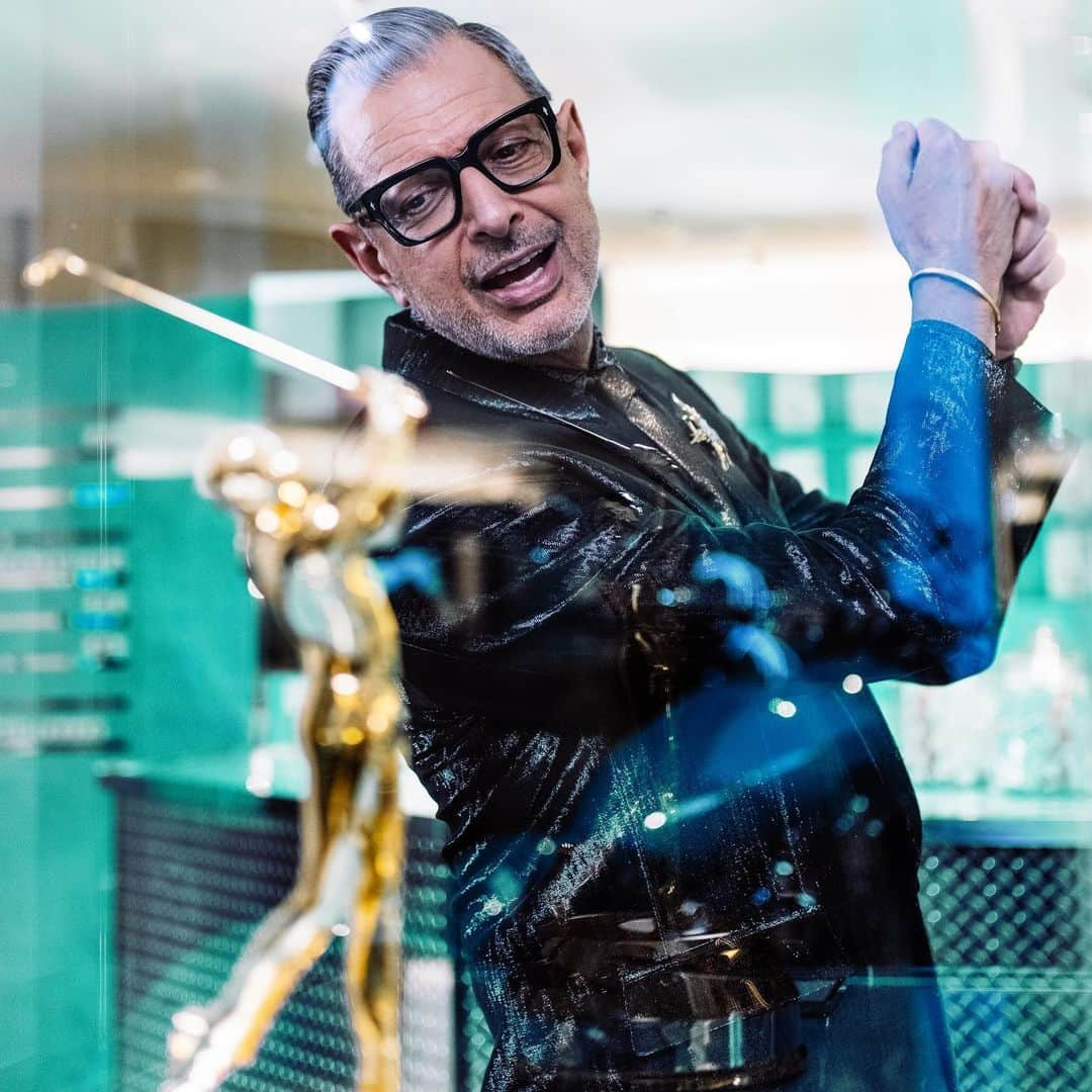 ティファニーさんのインスタグラム写真 - (ティファニーInstagram)「@JeffGoldblum—rebel on the loose. Swipe to see Jeff make his way through the Tiffany Men’s Pop-Up Shop and discover more via the link in bio. #VeryVeryTiffany #TiffanyMens #Tiffany #TiffanyAndCo」12月11日 6時54分 - tiffanyandco